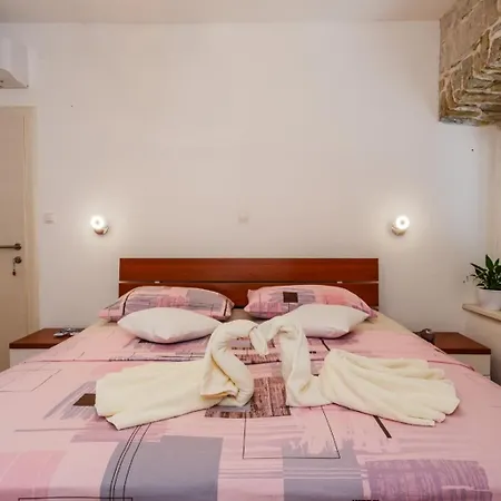 Stone House Vikendica *