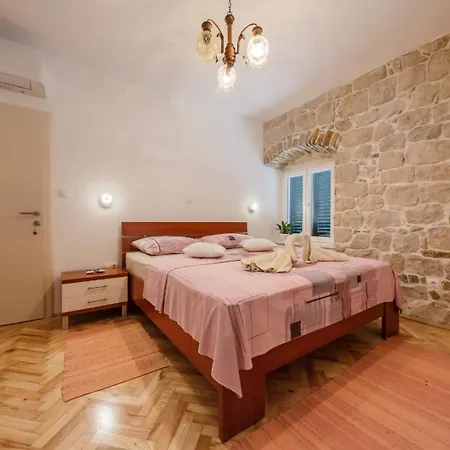 Stone House Holiday home Kastela