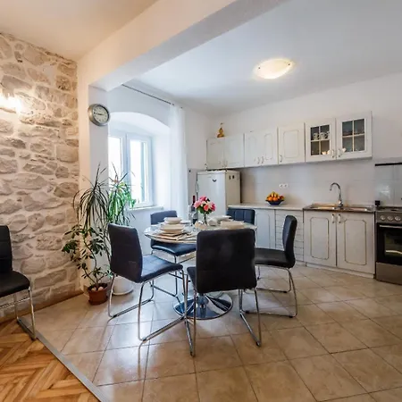 Stone House Vikendica *