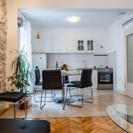 Vikendica Stone House Kastela