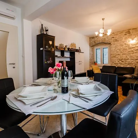 Stone House Holiday home Kastela