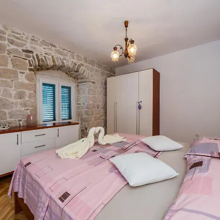 Stone House Holiday home Kastela