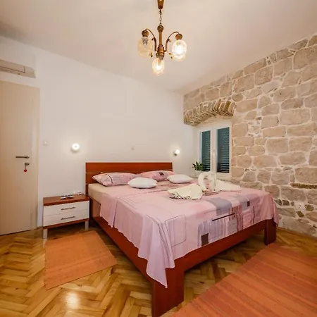 Stone House Kastela