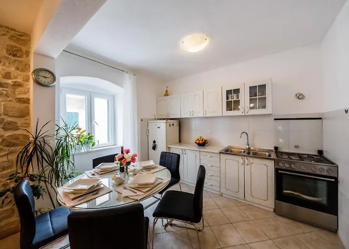 Stone House Semesterbostad *
